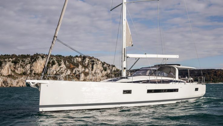 NEW JEANNEAU YACHTS 65: Elegance and Performance for Exceptional Cruising
